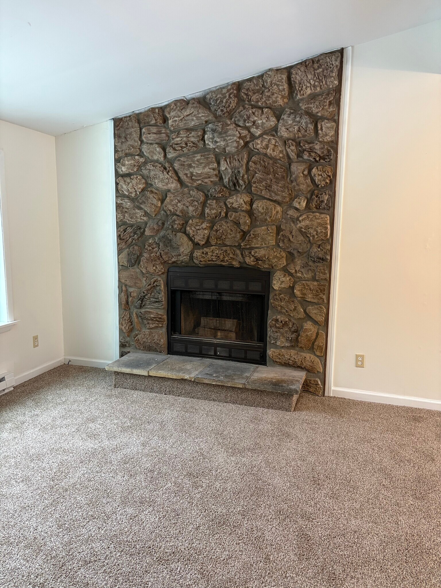 Building Photo - 4161 Romeo Rd