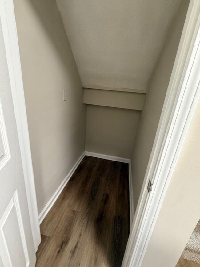 Building Photo - 4 Bedroom 3 Bath Specious Home