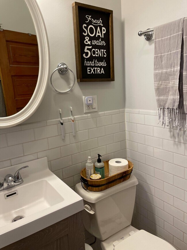 Building Photo - 2706 N Richmond St