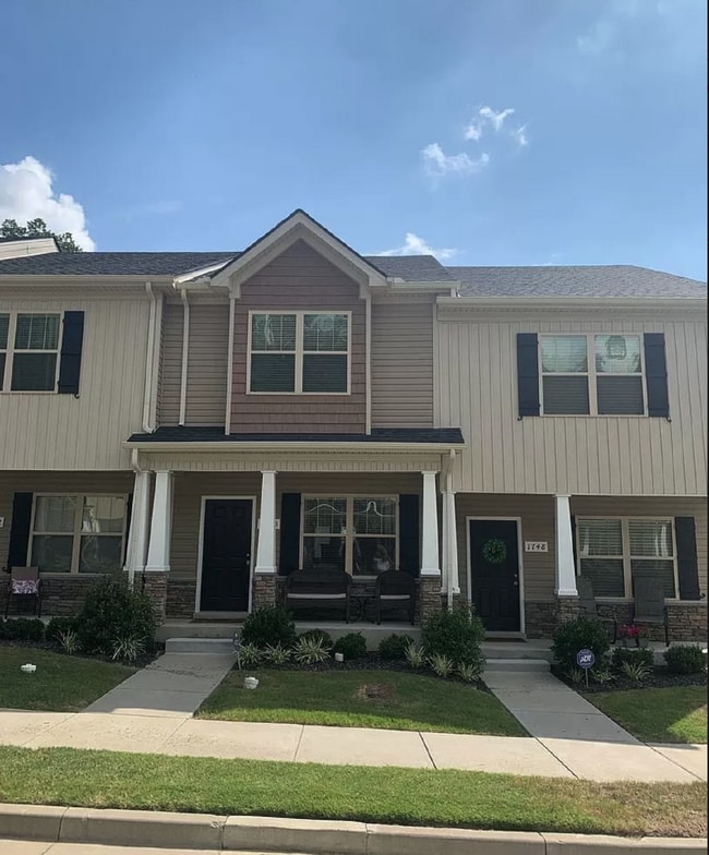 Building Photo - 1750 Sprucedale Dr