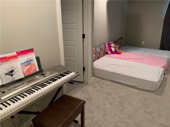 Building Photo - 3203 SW Joshua Ave