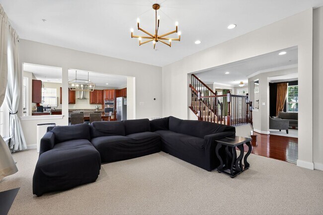 Building Photo - 4 Bed, 4.5 Bath Single Family Home in Clar...