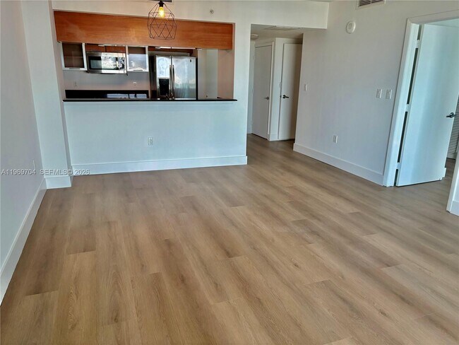 Building Photo - 1800 N Bayshore Dr