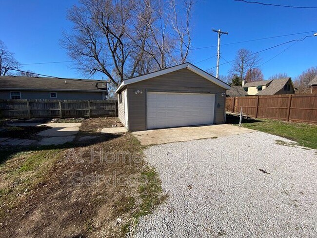 Building Photo - 1471 E Mcgee St