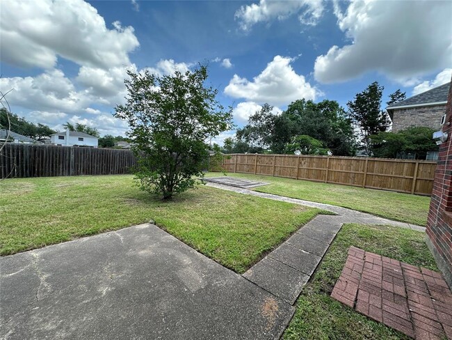 Building Photo - 6810 Crystal Point Dr