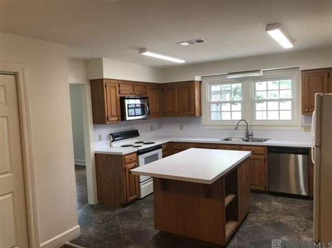 Building Photo - 1825 Ramsey Dr