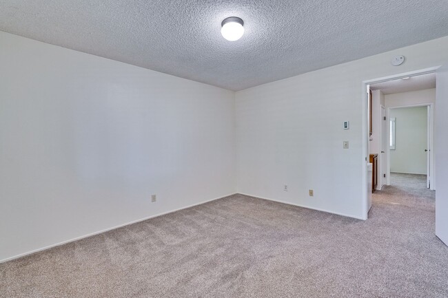 Building Photo - 1st floor corner unit - In Door Laundry- Easy Access to 880 and 237