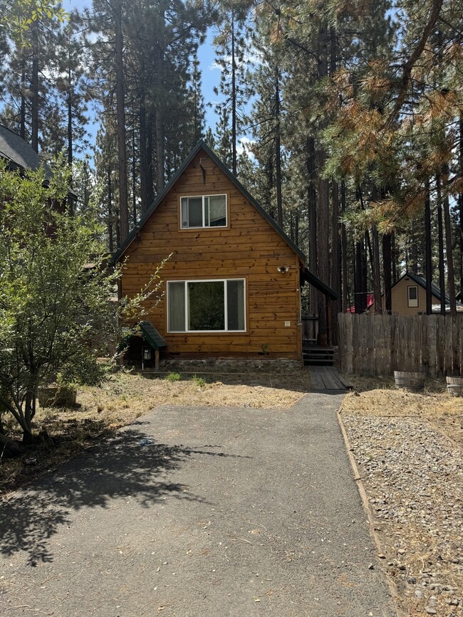 Building Photo - 1044 Glen Rd