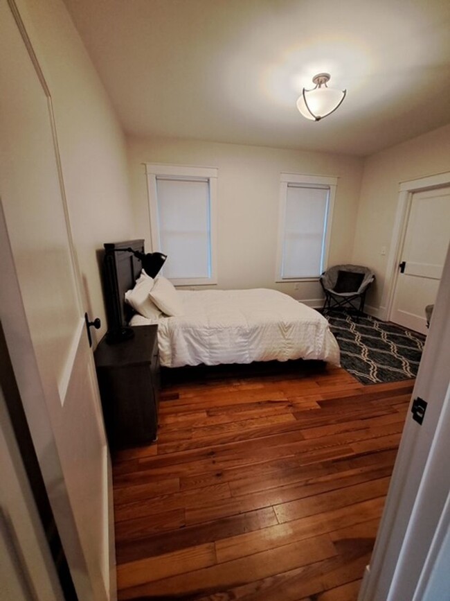 Building Photo - Fully Remodeled Home