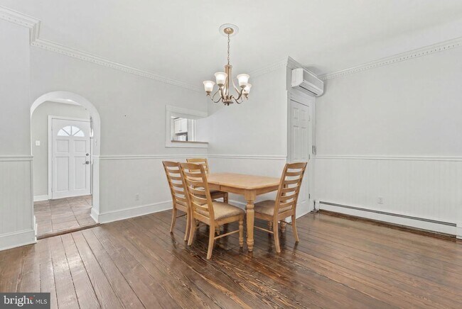 Building Photo - 183 Markle St