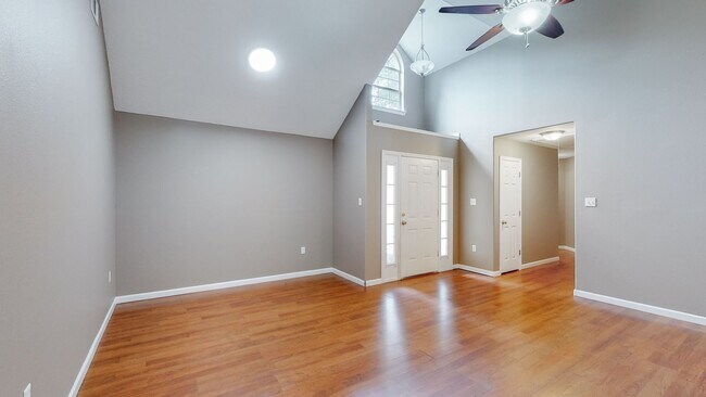 Building Photo - 3 Bedroom 2 Bathroom Home - Hope Creek Subdivision - Richmond Hill
