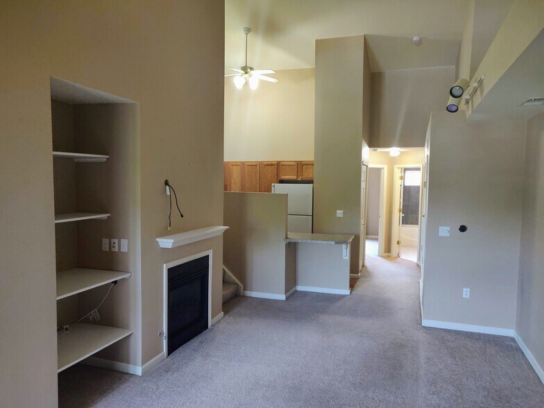 Building Photo - 18151 E Flora Pl