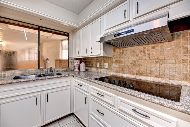 Building Photo - 2714 Green Fields Dr