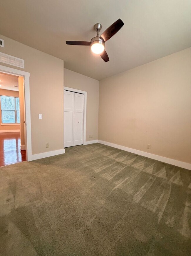 Building Photo - 525 E Kiowa St