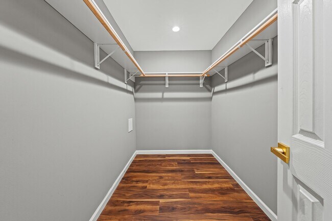 Building Photo - 25804 Maplewood Dr