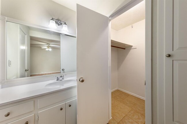 Building Photo - 9600 Gambels Quail Dr