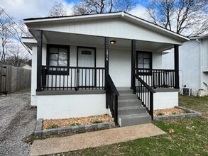Building Photo - Centrally located home in Nashville