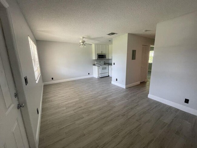 Building Photo - 4953 Freedom Cir