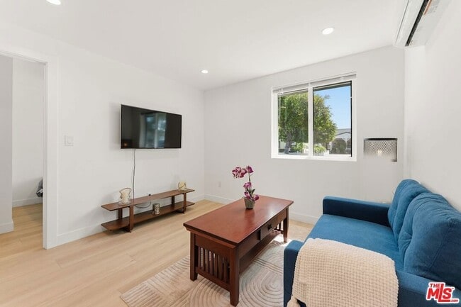 Building Photo - 7103 Hatillo Ave