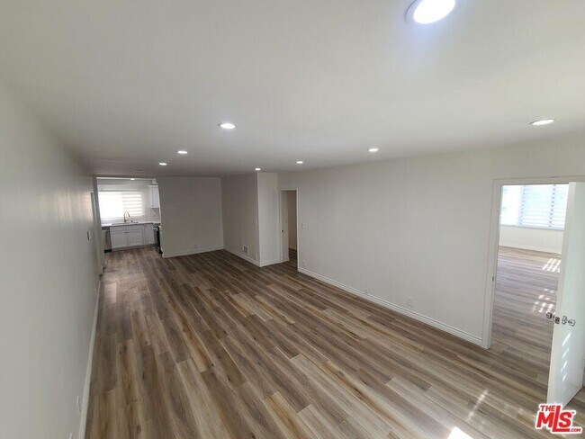 Building Photo - 10561 Missouri Ave