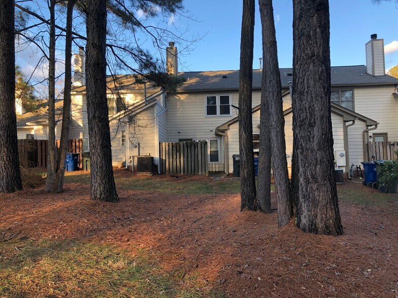 Building Photo - 6705 Twin Tree Ct
