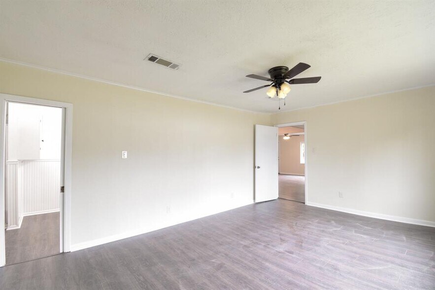 Building Photo - 301 S 3rd St