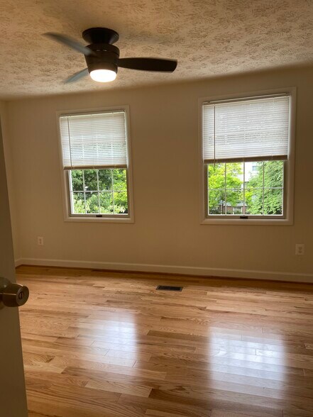 Building Photo - 2853 Middleboro Dr