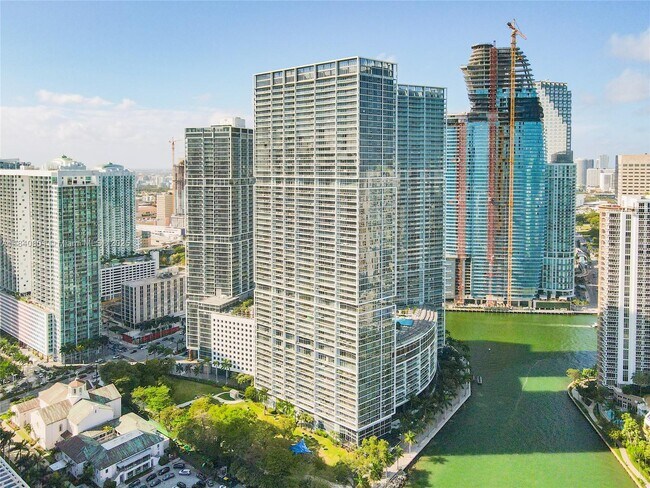 Building Photo - 485 Brickell Ave