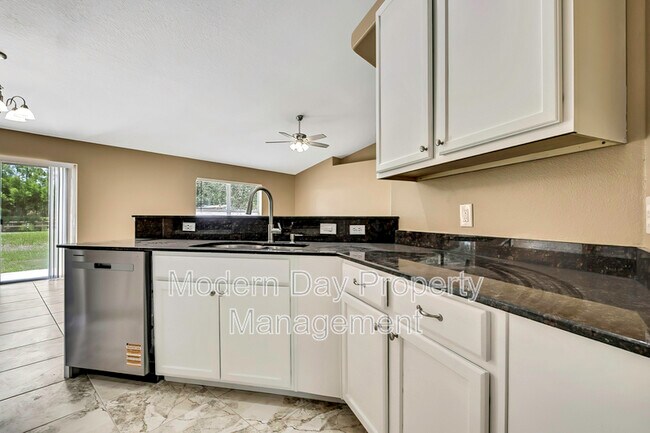 Building Photo - 12320 Papercraft Ave