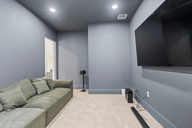 Building Photo - 316 Coldwater Creek Ct
