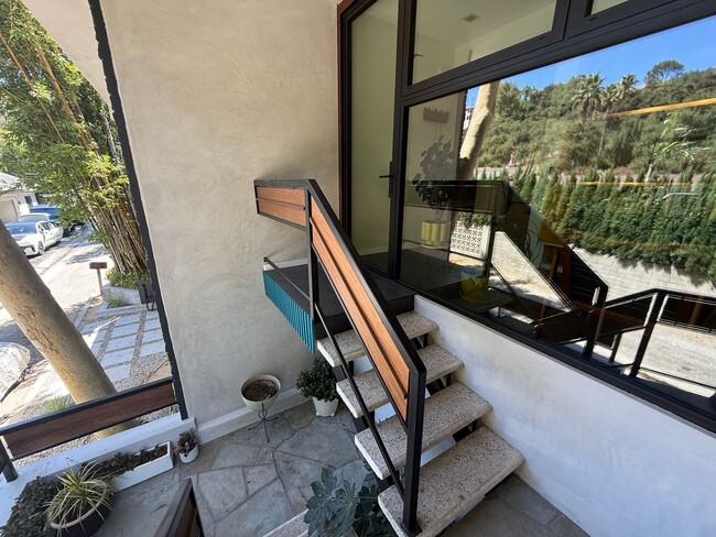 Building Photo - Mid-Century Modern 3-Bedroom Home with Pri...
