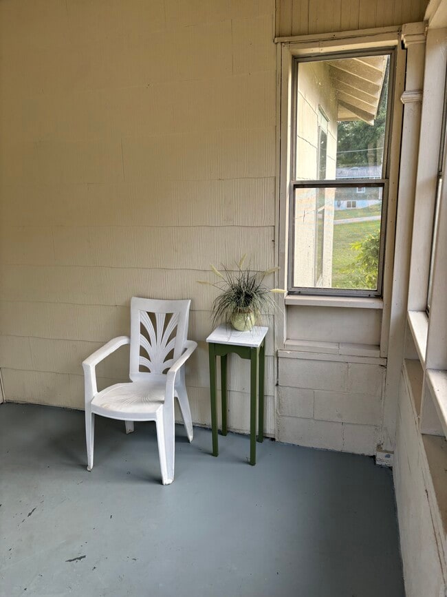 Building Photo - 907 S Johnson St