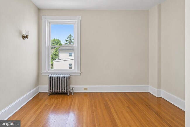 Building Photo - 154 Salaignac St