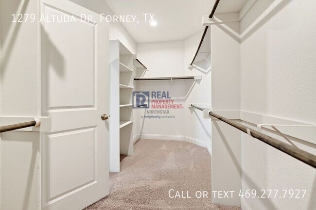 Building Photo - 1279 Altuda Dr