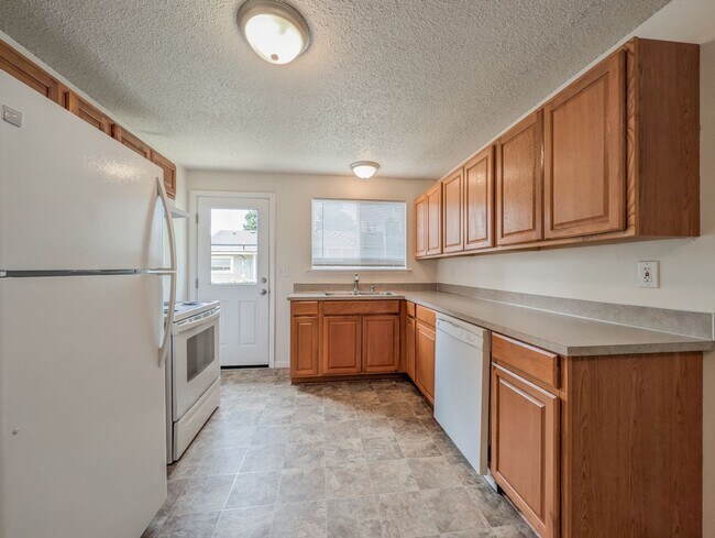 Building Photo - 15901 Manor Way