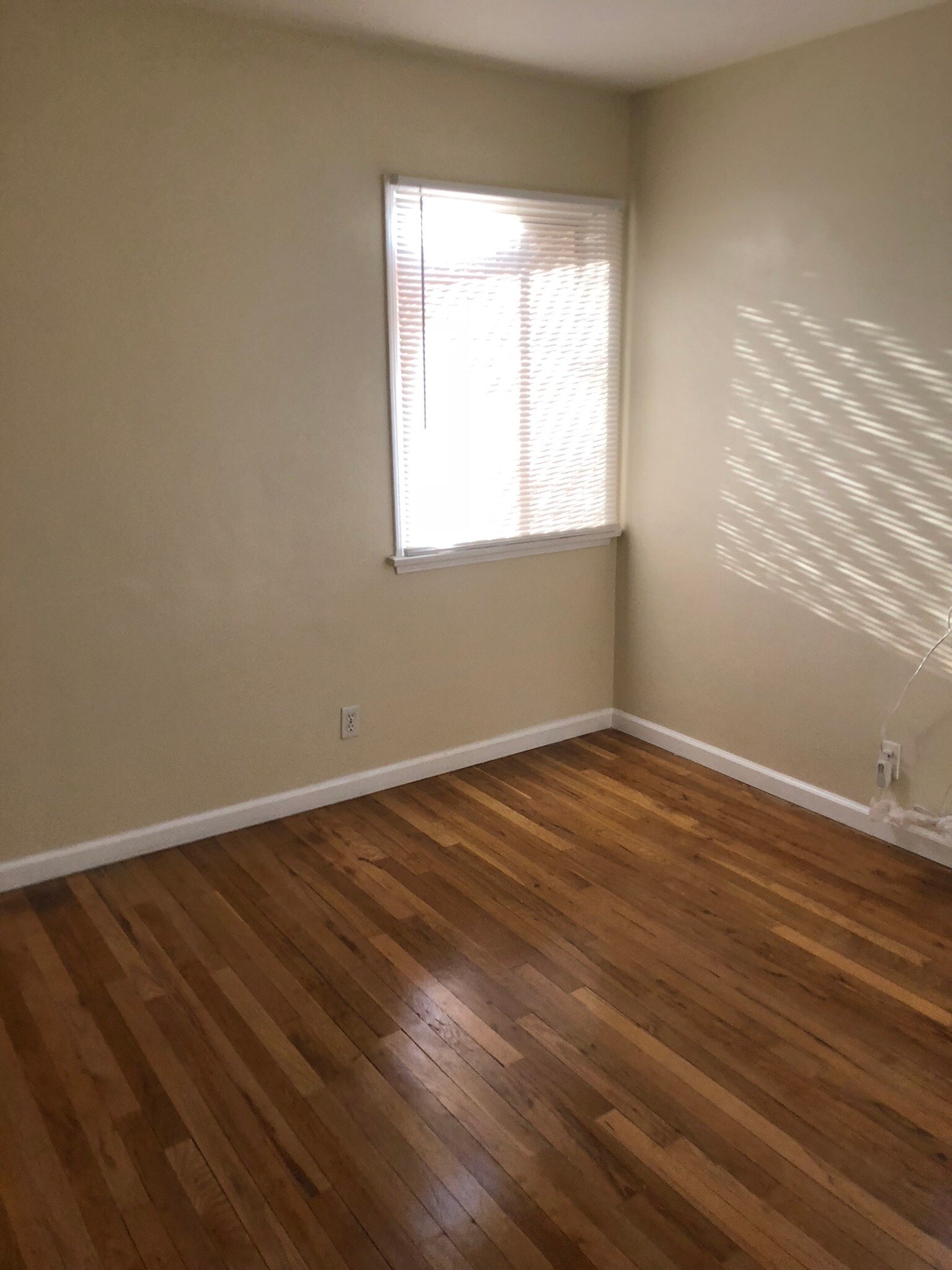 Building Photo - 607 N Rosemary Ln