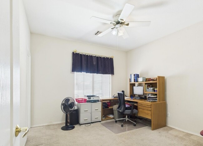 Building Photo - 1062 E Canyon Way