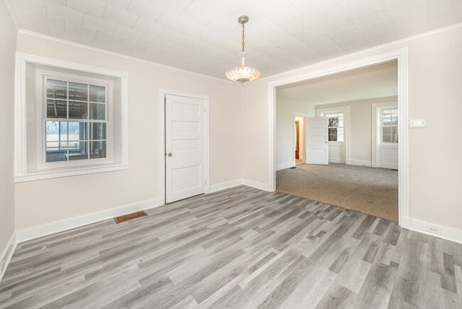 Building Photo - Beautiful updated 3/4 bedroom farmhouse