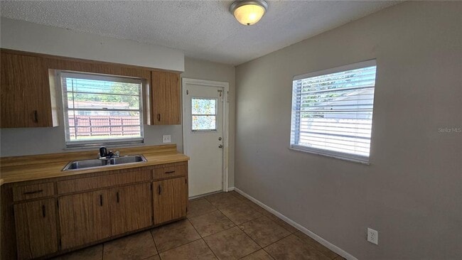 Building Photo - 5347 Satsuma Dr