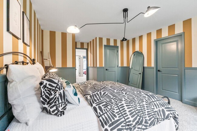 Building Photo - Modern 3-Bed, 2.5-Bath Townhome Now Offering $1000