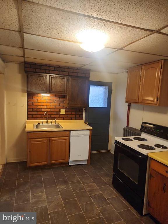 Building Photo - 615 Greene St