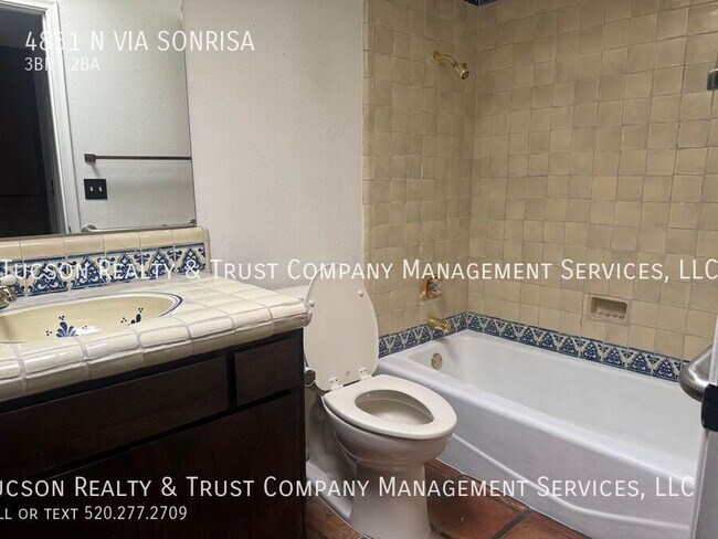 Building Photo - 4851 Vía Sonrisa