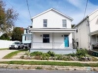 Building Photo - 156 Pine St