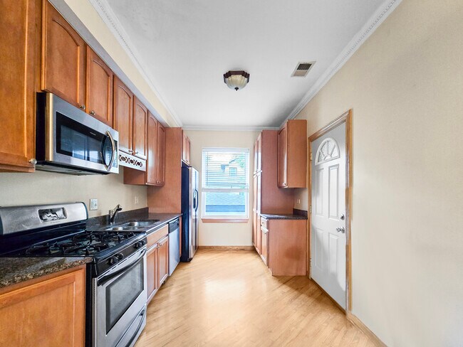 Building Photo - 4904 N Drake Ave