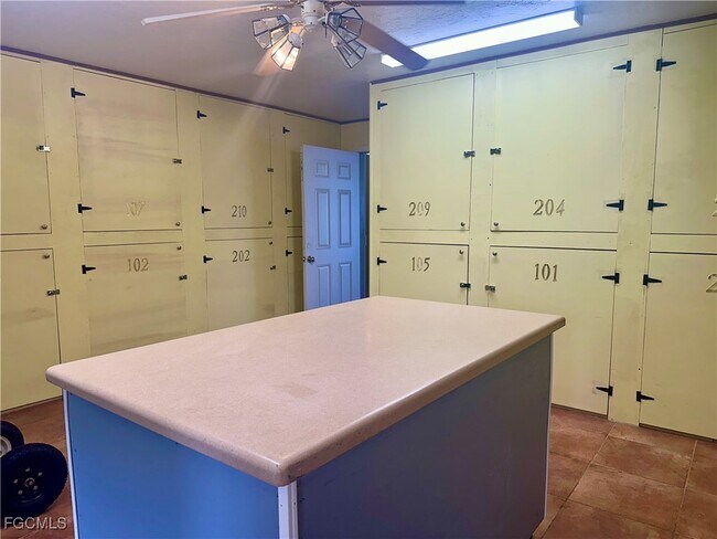 Building Photo - 4802 Tudor Dr