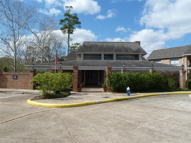 Building Photo - 2224 S Piney Point Rd