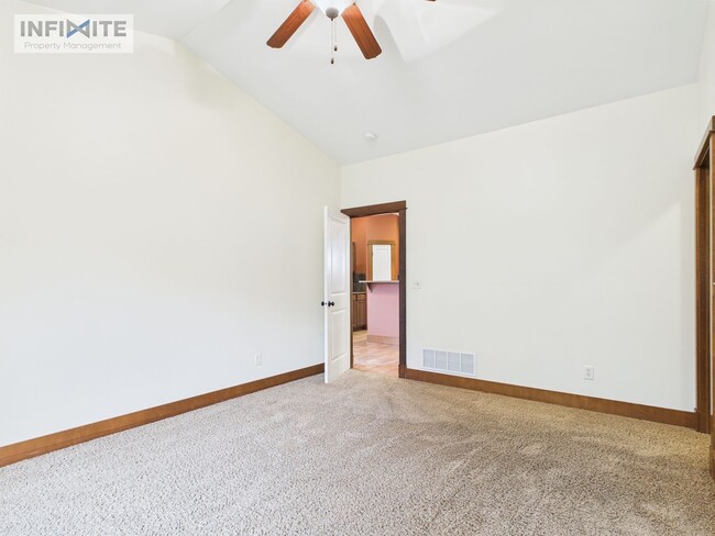 Building Photo - Charming 2-Bedroom, 2-Bath Home in Quiet N...