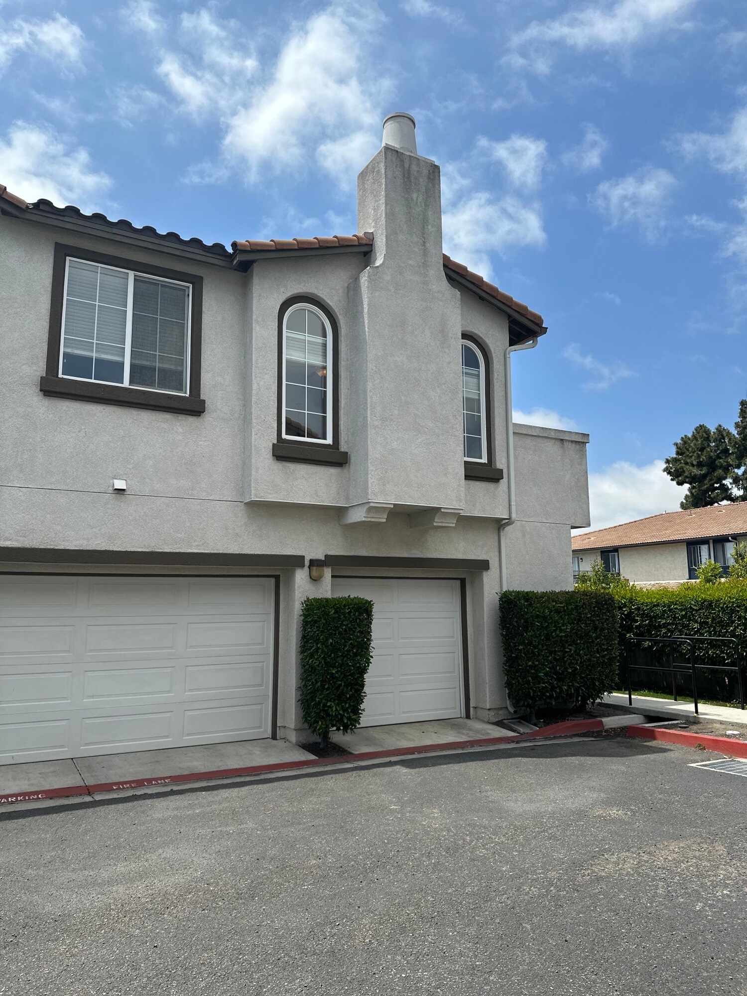 Building Photo - 310 Sunset Way