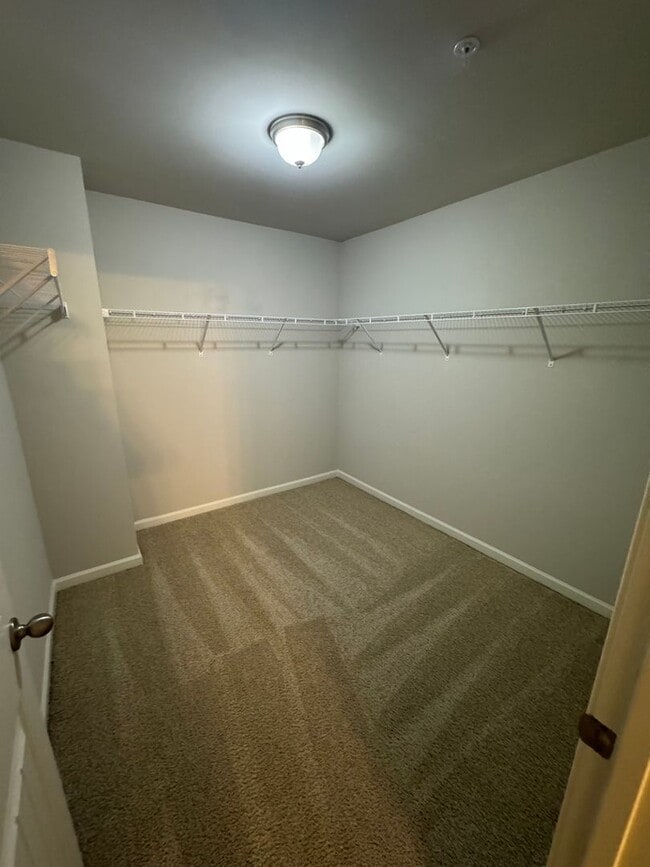 Building Photo - Modern 3/2.5 Townhome in Woodstock- $2,350