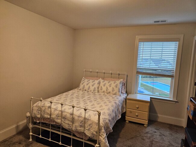 Building Photo - Beautiful 4 bedroom, 2.5 Bath unfurnished home located in Songbird Landing Community - Hampstead